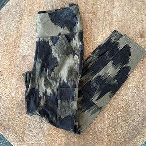 Alpine camo print leggings